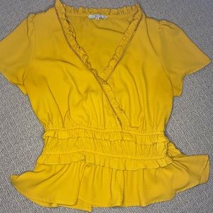 Cute yellow top